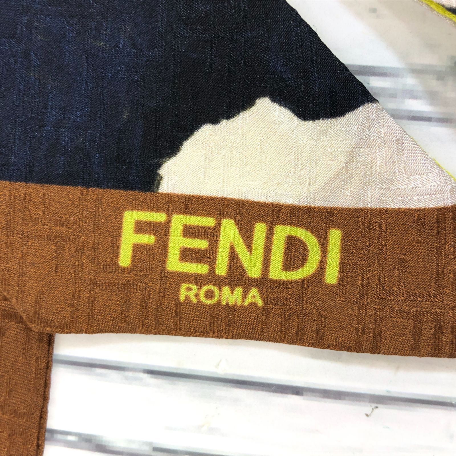 m001 X FENDI フェンディ ツイリースカーフ アニマル柄×バッグ柄