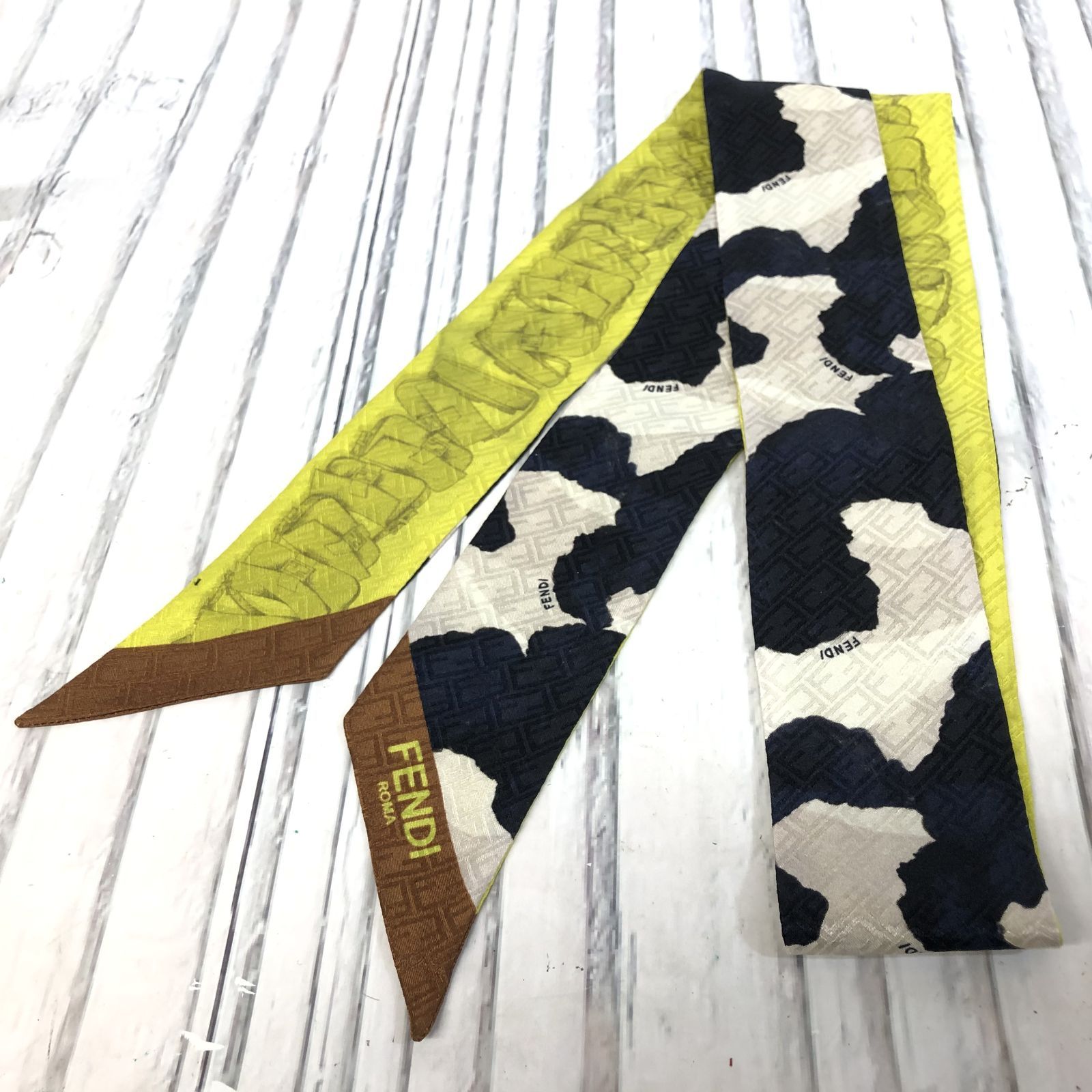 m001 X FENDI フェンディ ツイリースカーフ アニマル柄×バッグ柄