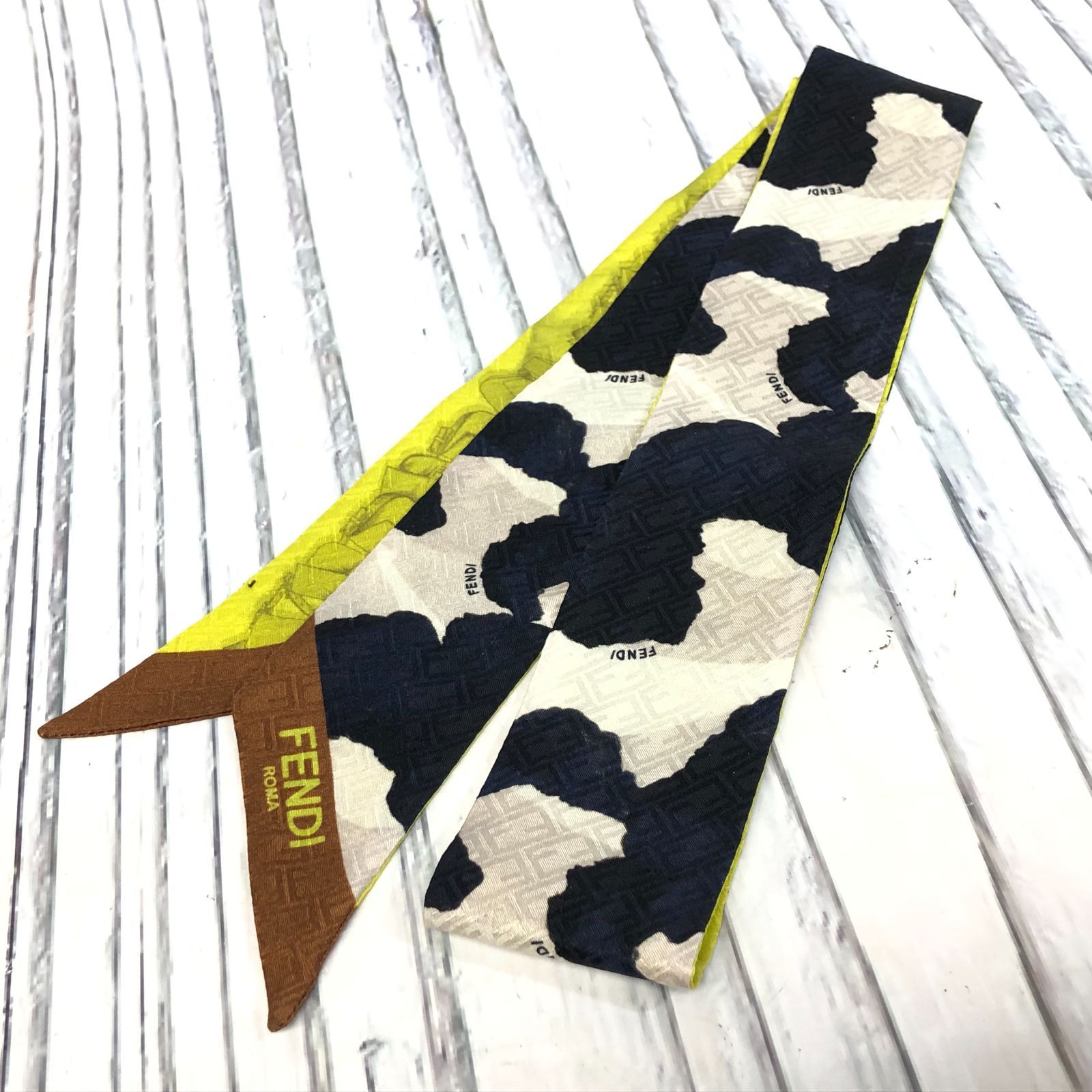 m001 X FENDI フェンディ ツイリースカーフ アニマル柄×バッグ柄