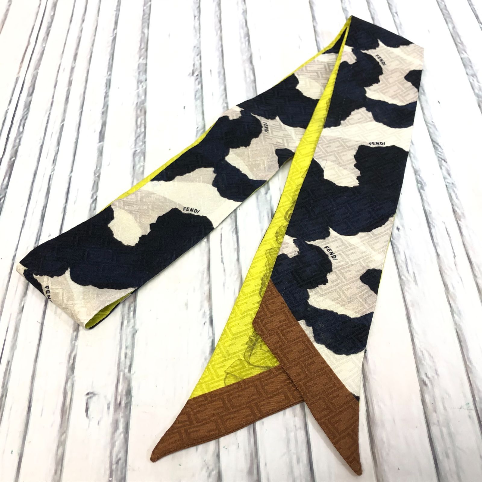 m001 X FENDI フェンディ ツイリースカーフ アニマル柄×バッグ柄