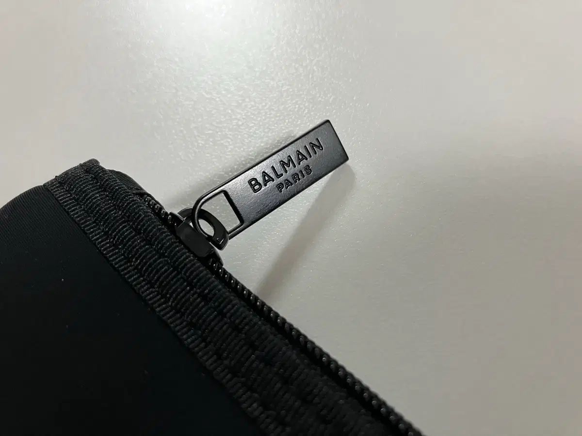 正規品 BALMAIN バルマン リミテッド EDITION エディション NEO ネオプレン クラッチバッグ/ポーチ 新品