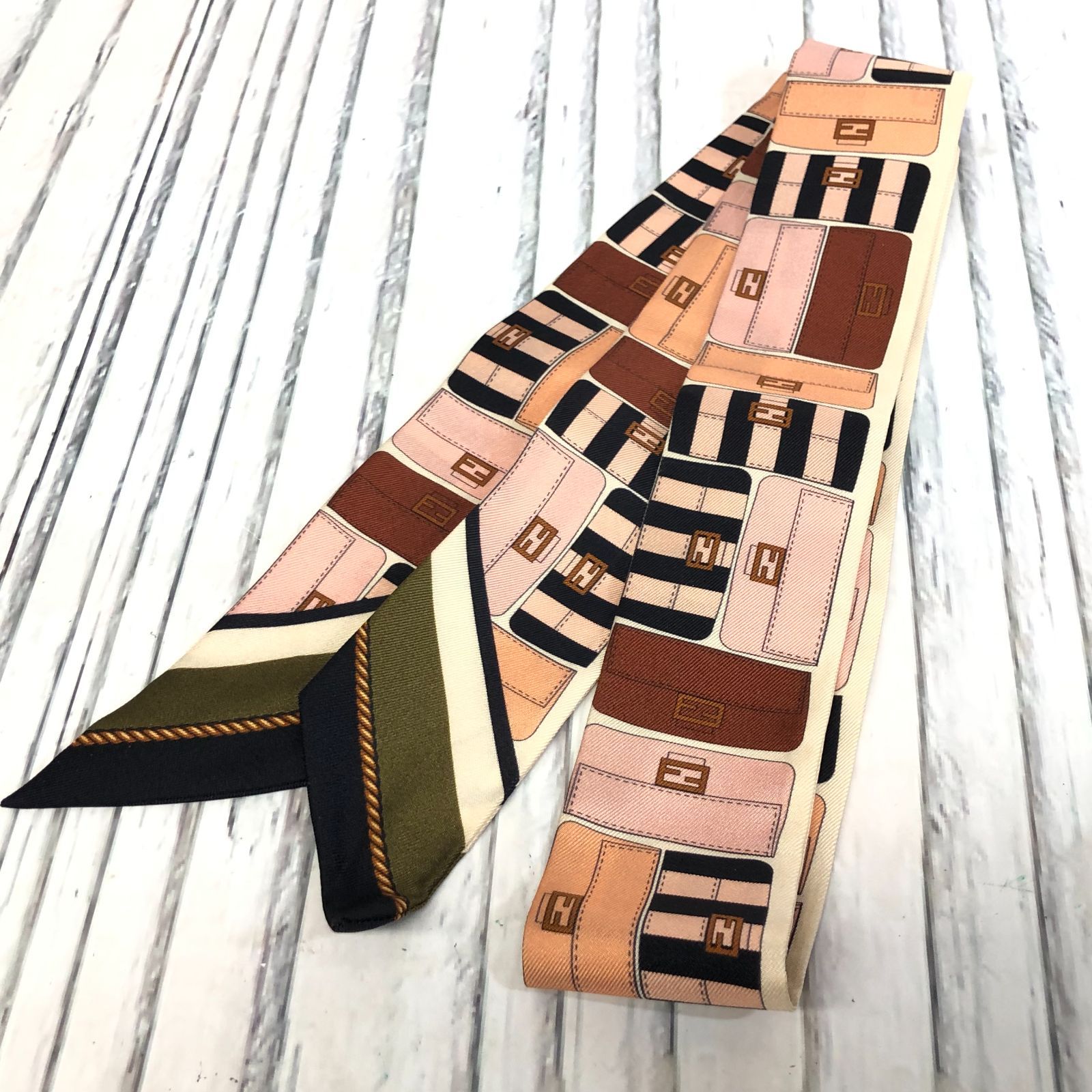 m001 X FENDI フェンディ ラッピー バッグ柄 ピンク 箱付 シルク100
