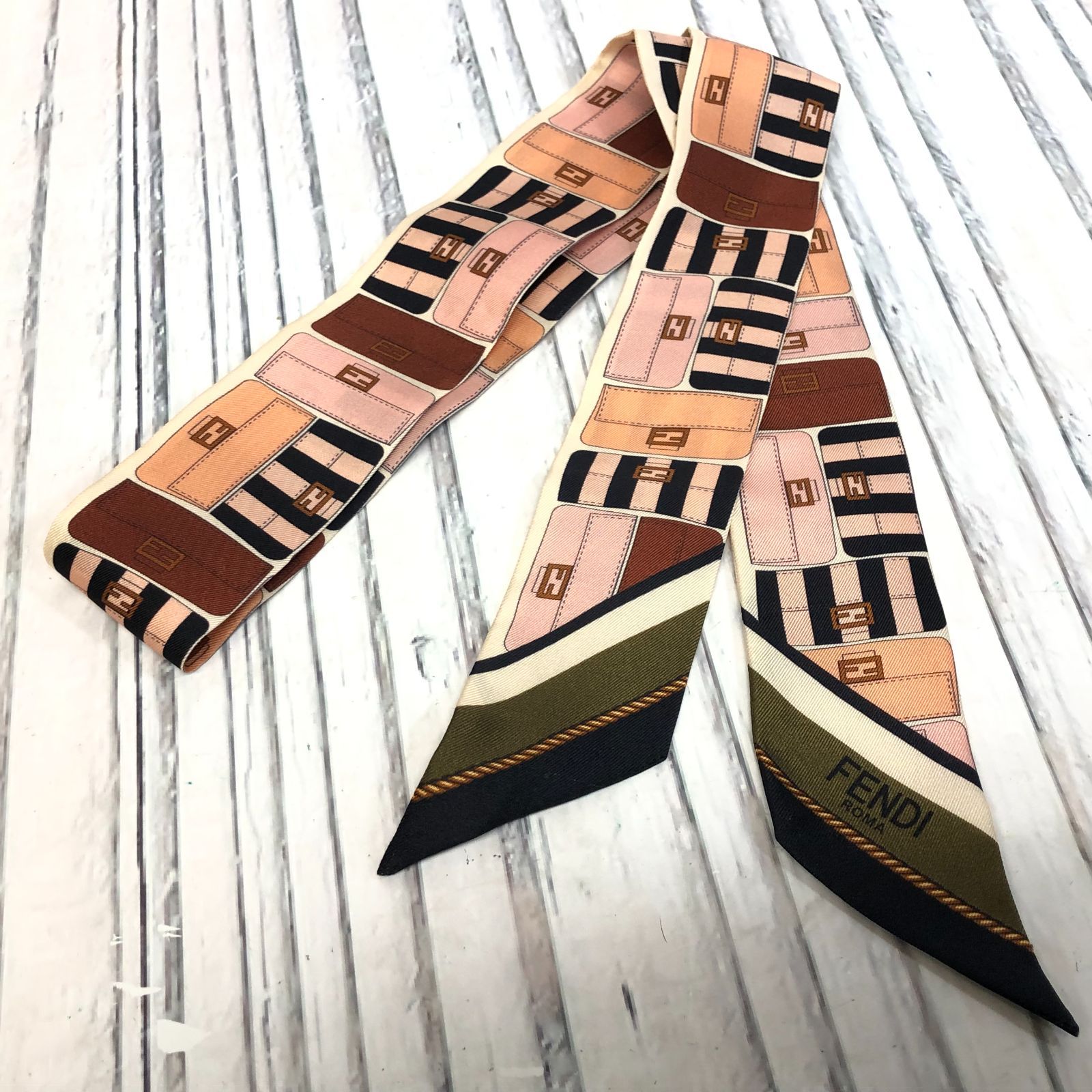 m001 X FENDI フェンディ ラッピー バッグ柄 ピンク 箱付 シルク100