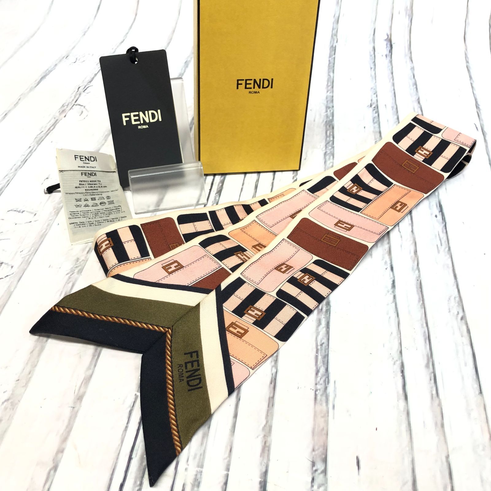 m001 X FENDI フェンディ ラッピー バッグ柄 ピンク 箱付 シルク100