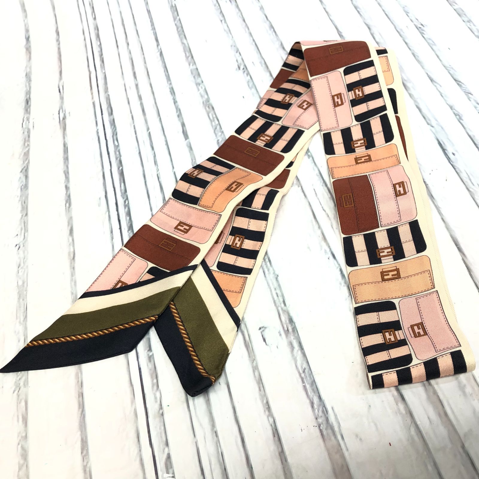 m001 X FENDI フェンディ ラッピー バッグ柄 ピンク 箱付 シルク100