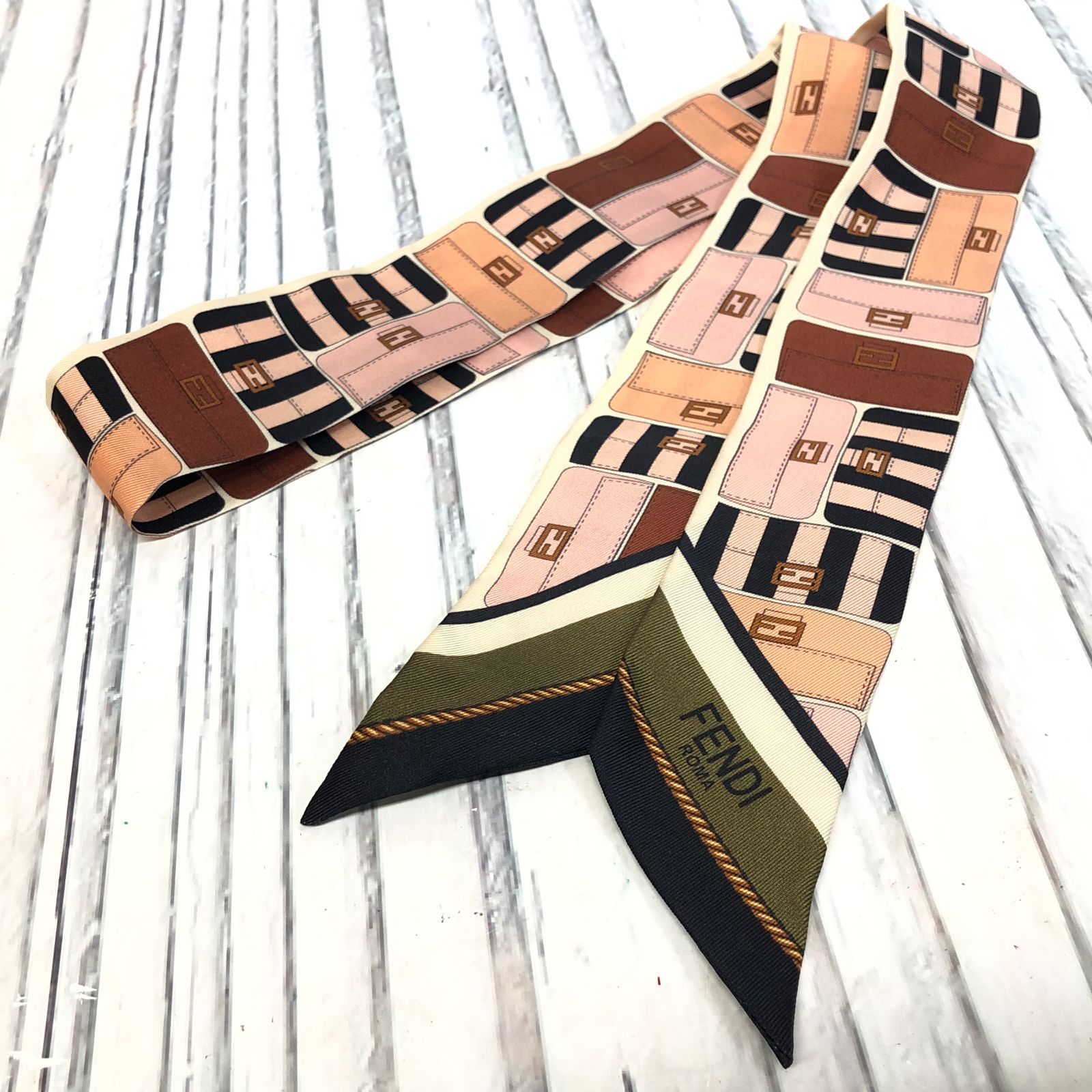 m001 X FENDI フェンディ ラッピー バッグ柄 ピンク 箱付 シルク100