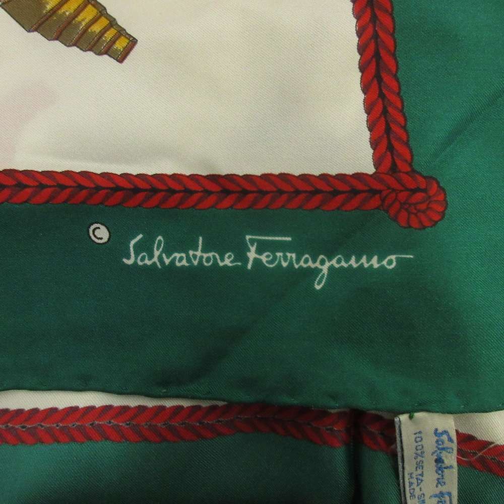 サルヴァトーレフェラガモ Salvatore Ferragamo スカーフ 絹 シルク 靴