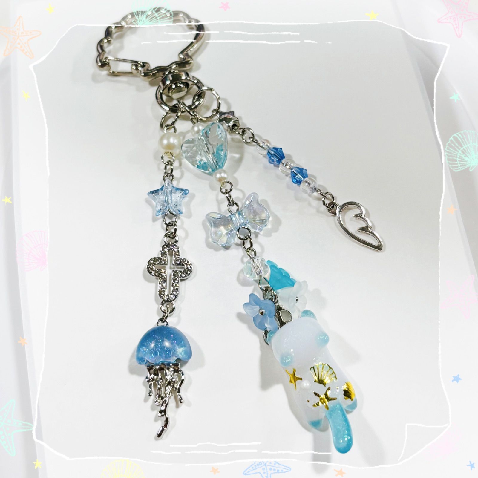 ♡レジンジャンピング猫ちゃん×クラゲ🪼キーホルダー♡ - メルカリ