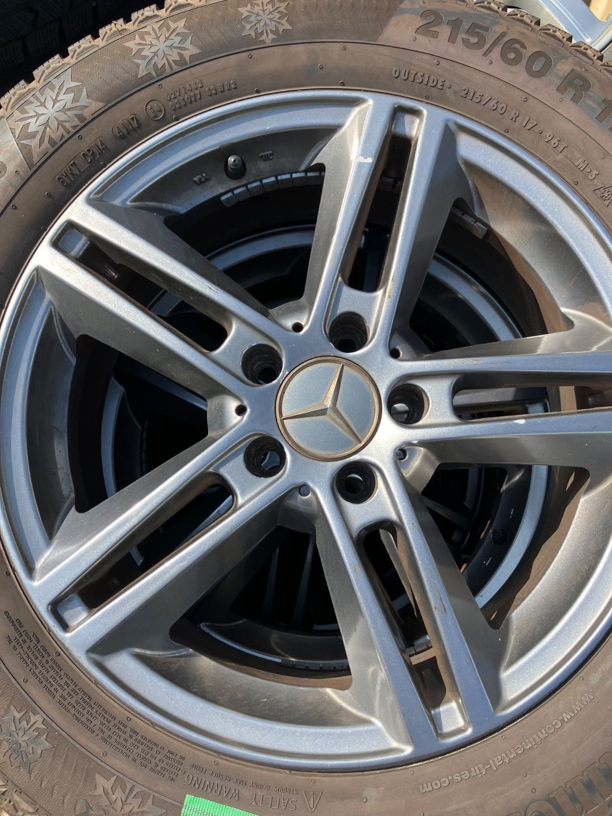 215/60/17 スタッドレス4本 送料無料 メルセデス・ベンツ GLA250