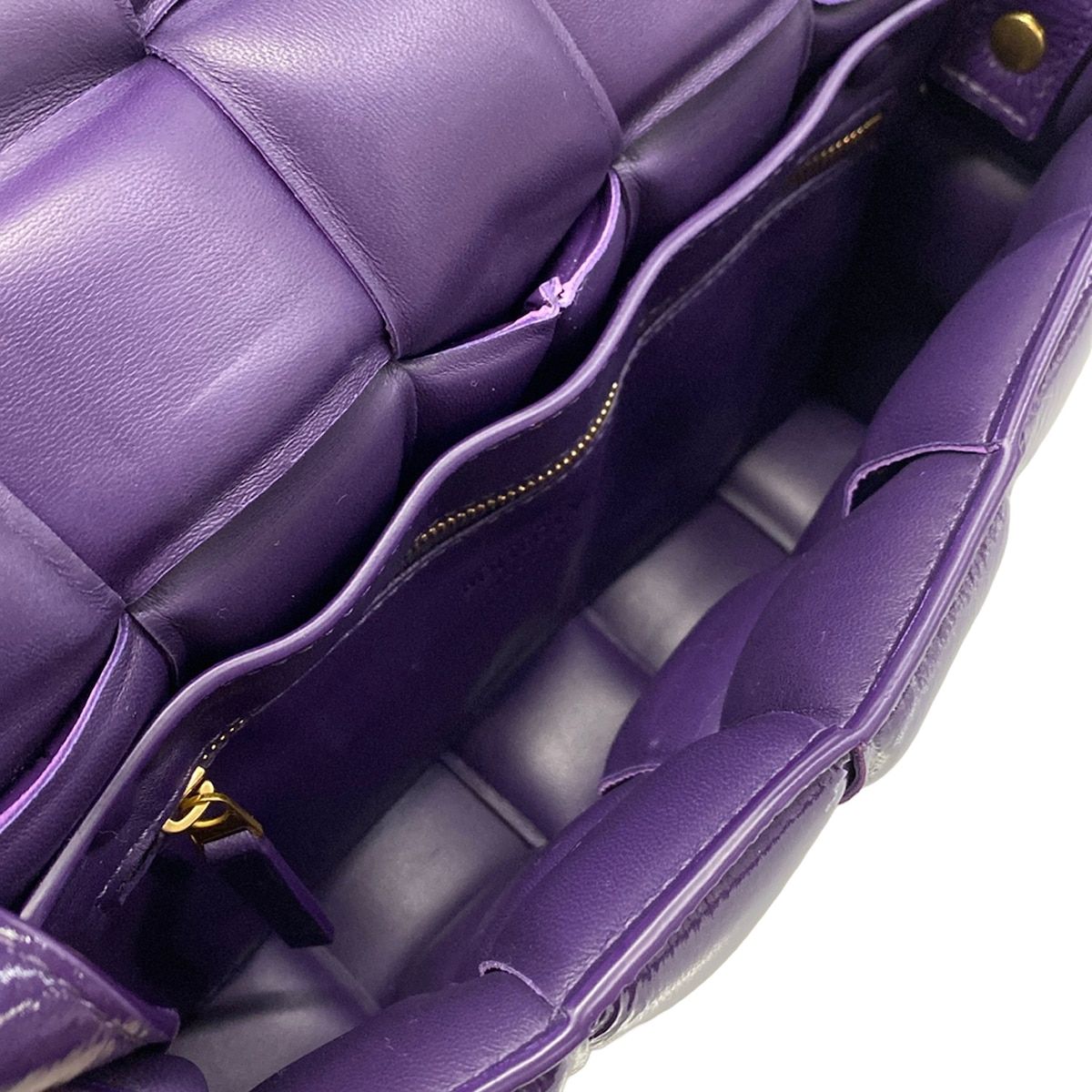 BOTTEGA VENETA(ボッテガヴェネタ) ショルダーバッグ パデッド カセット パープル レザー