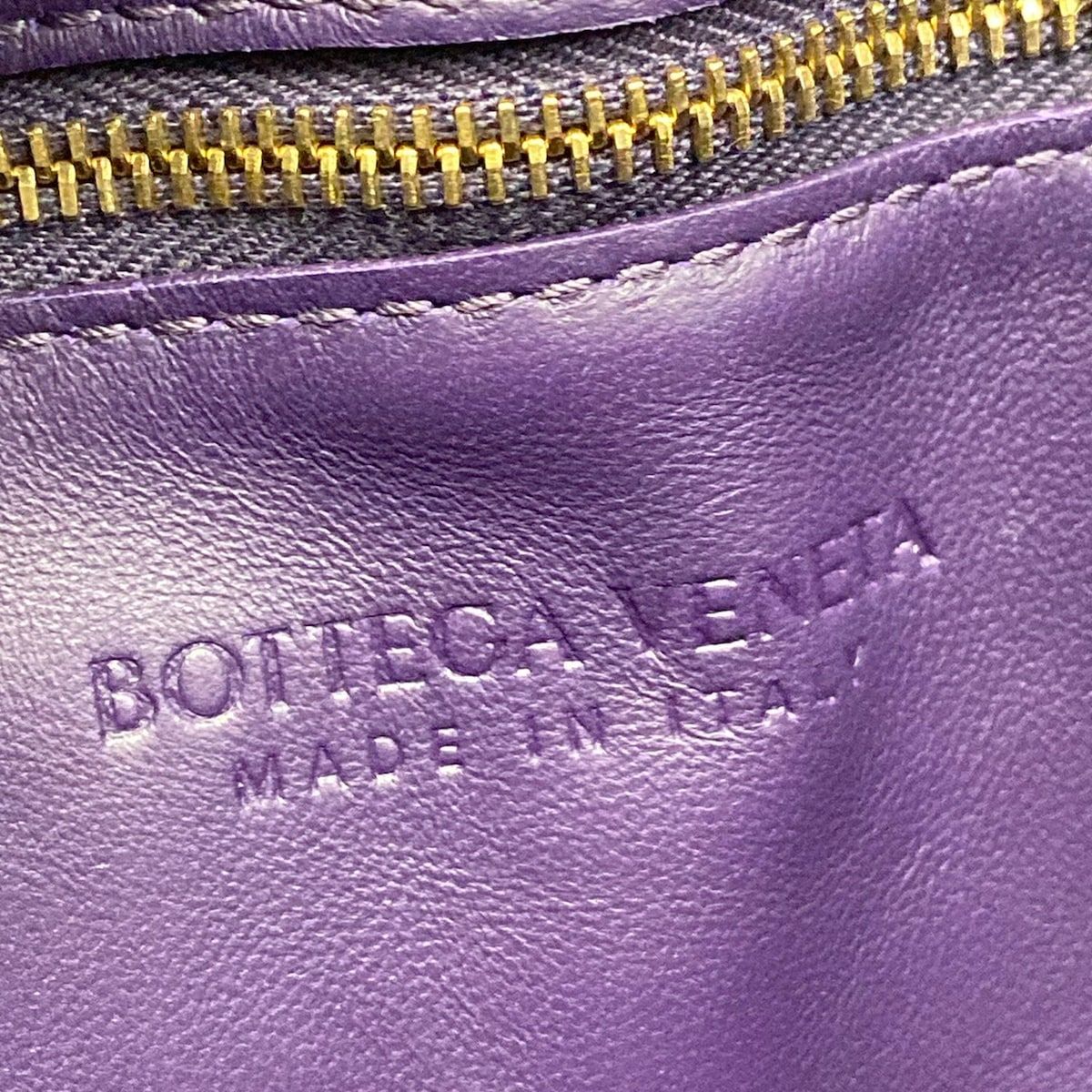 BOTTEGA VENETA(ボッテガヴェネタ) ショルダーバッグ パデッド カセット パープル レザー