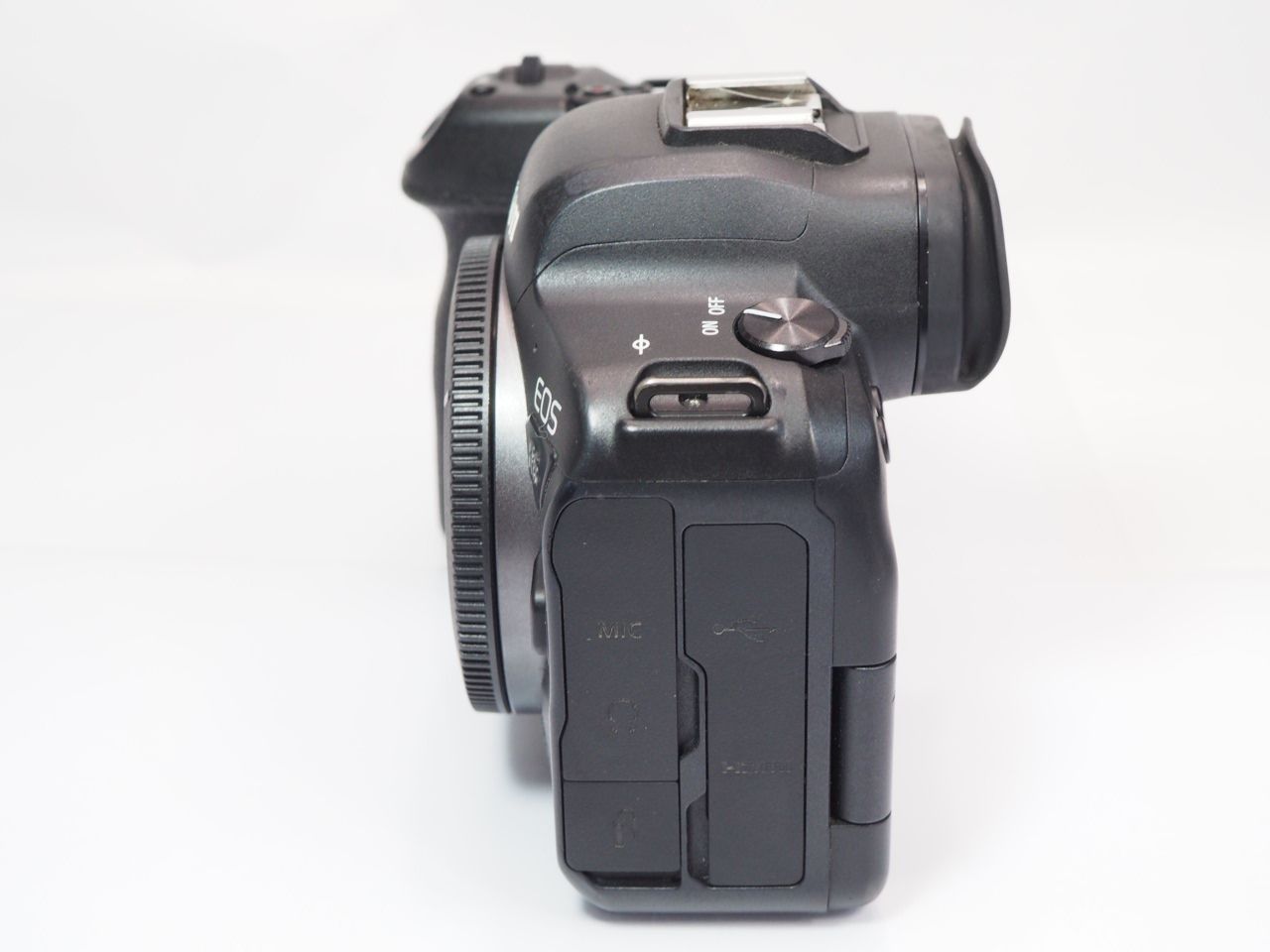 送料無料 Canon EOS R6 ボディー ミラーレス キヤノン [管CN9046