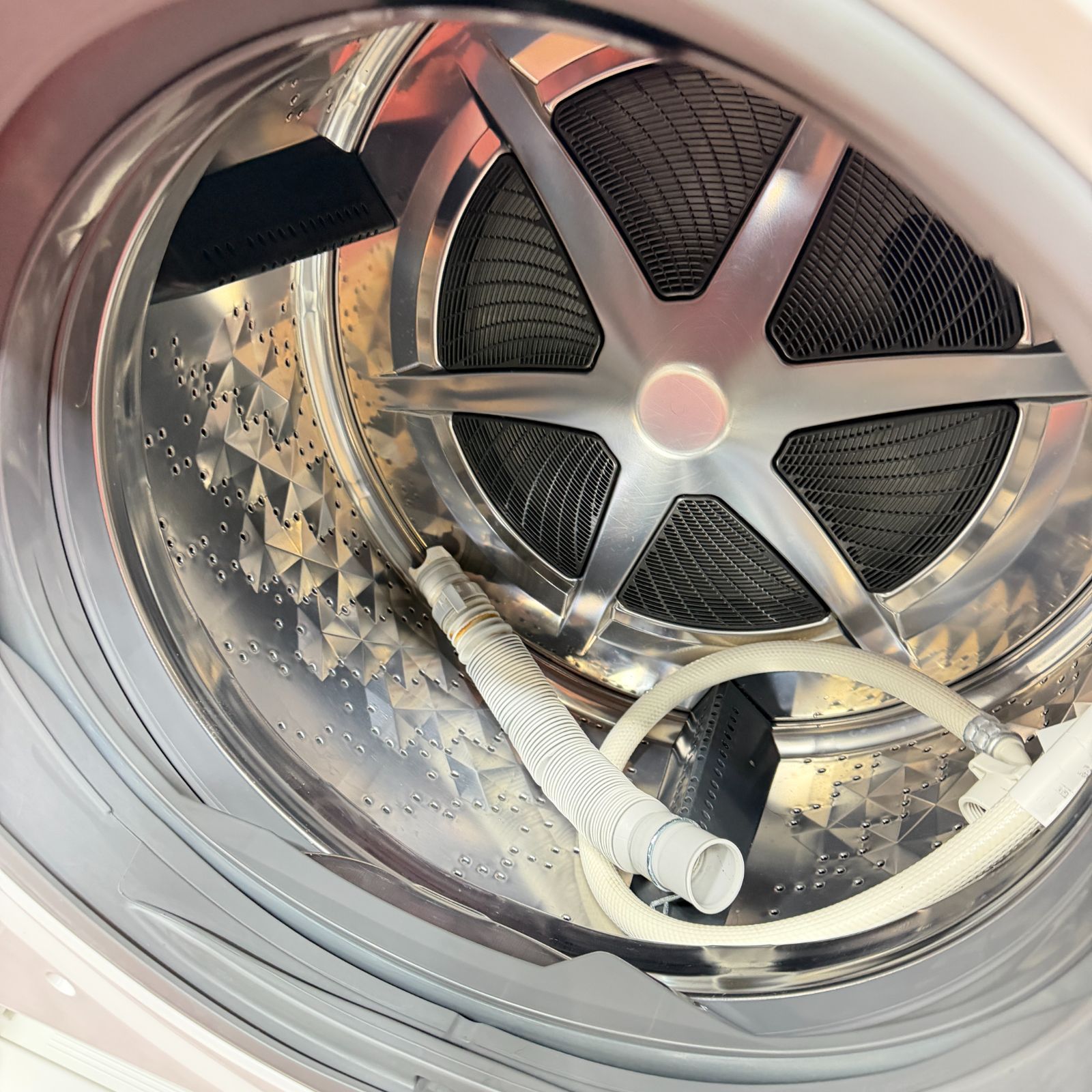 東京23区送料無料　超美品パナソニック2022年製　335L　洗浄/除菌済み 東京23区送料無料 美品パナキューブルカッコいいデザインで大人気