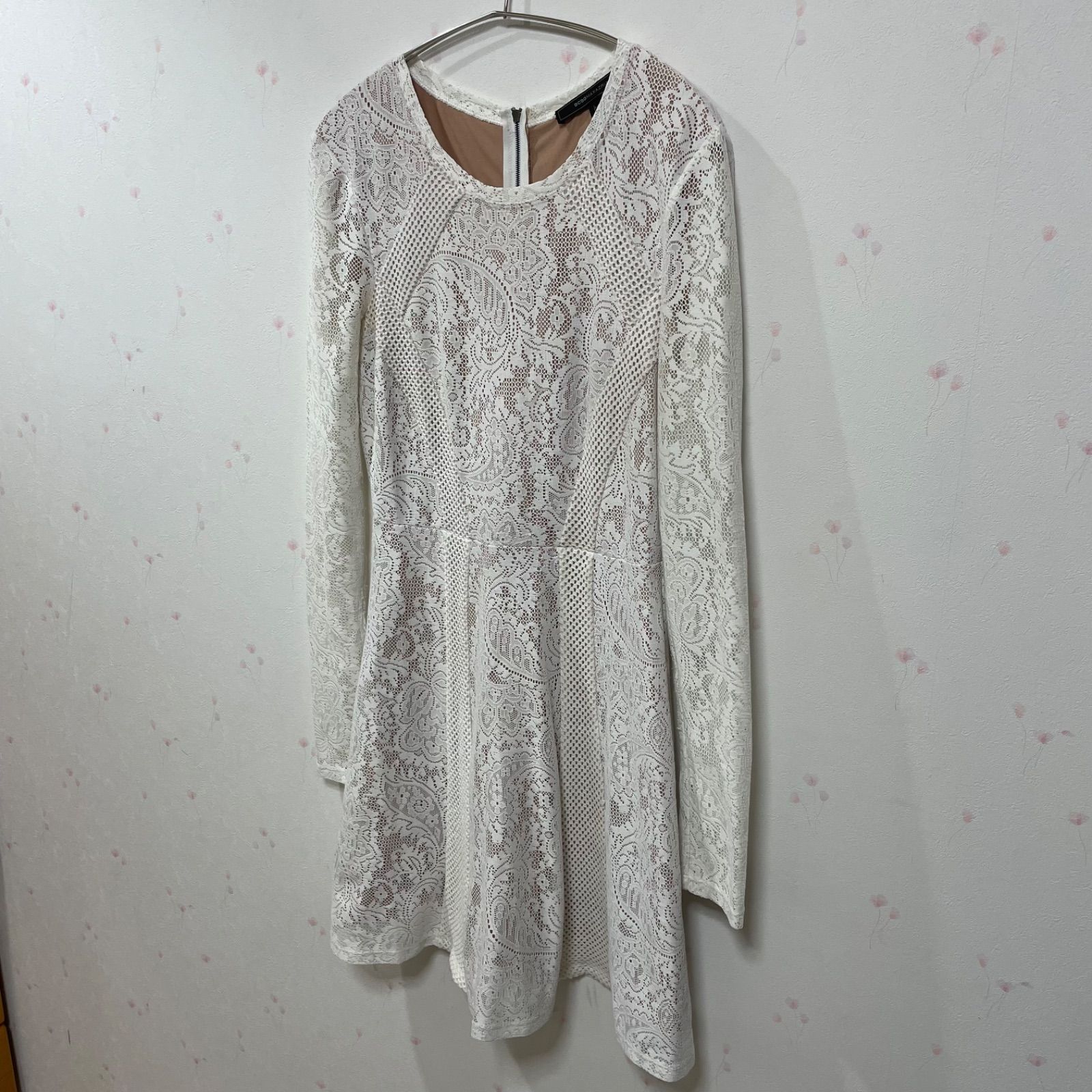 BCBGMAXAZRIA 春　ワンピース　フレア　総レース　クロシェ　ホワイト BCBGMAXAZRIA 総レース ワンピース XS 長袖 フレア ホワイト ホーム