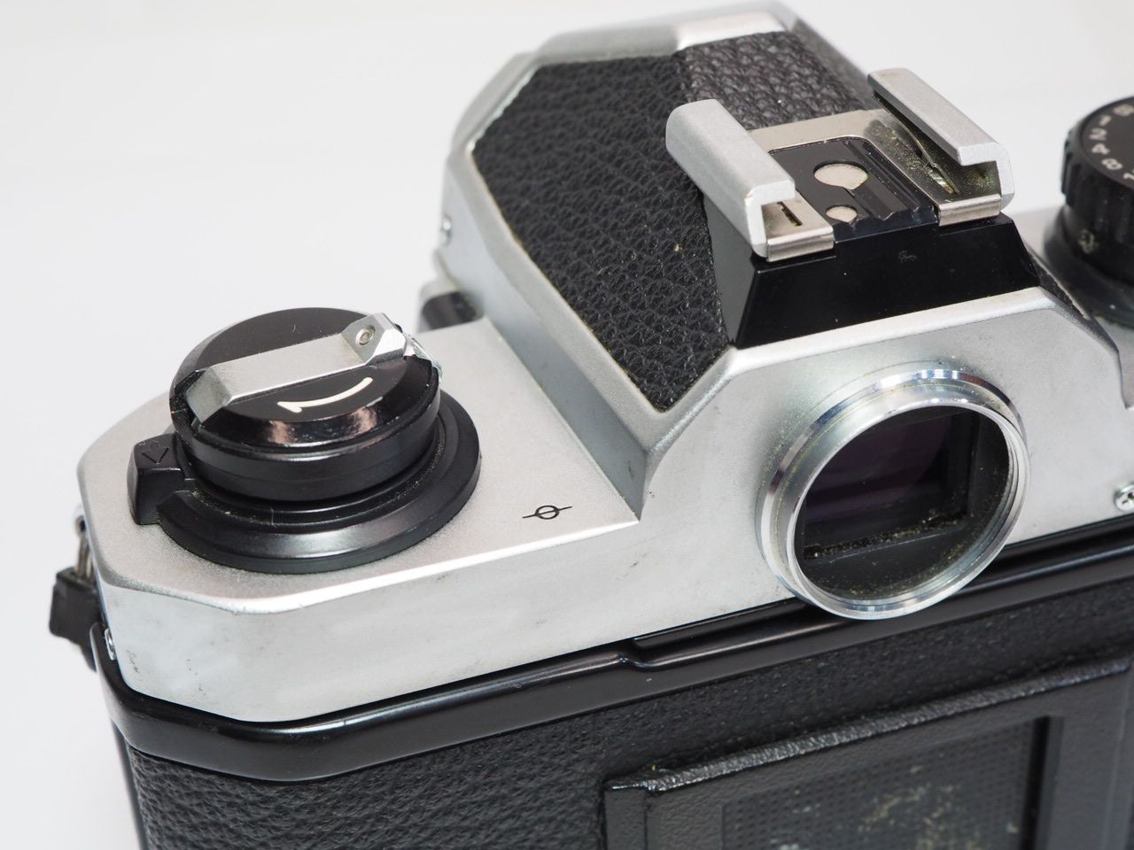 送料無料【 ジャンク 】Nikon NEW FM2 シルバー ニコン NI9626 カメラ