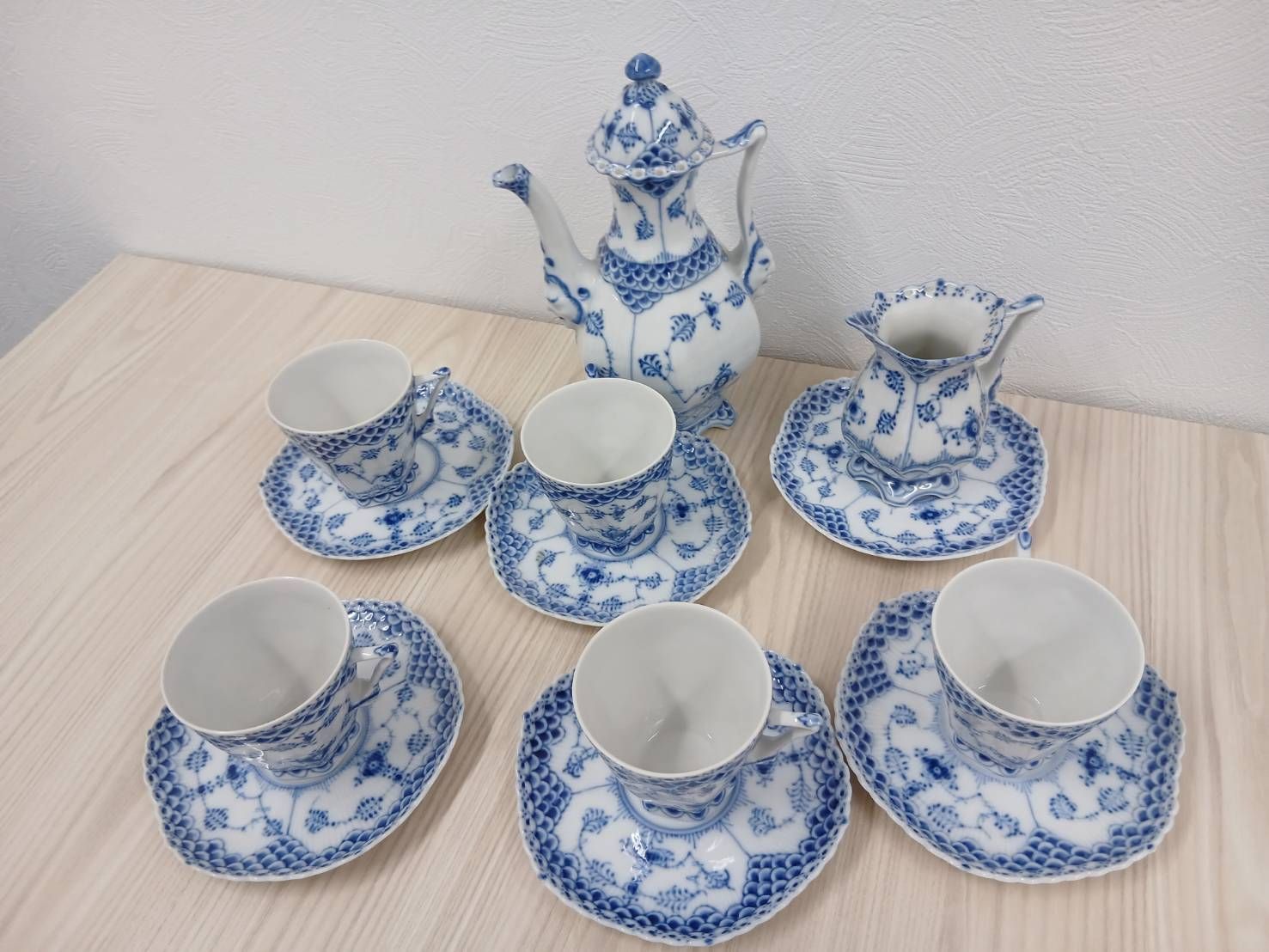 ■【最高峰/顔付】ロイヤルコペンハーゲン ブルーフルーテッド フルレース ティーサービス セット（ポット・クリーマー・C&S 5客）