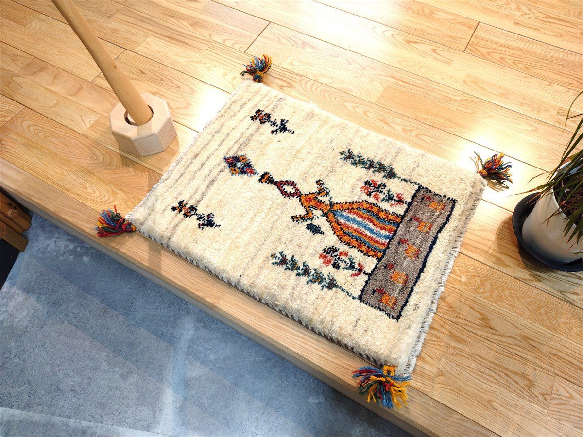 ハンドメイド ペルシャ ギャッベ 玄関マット小 55.5x43㎝ アイボリー