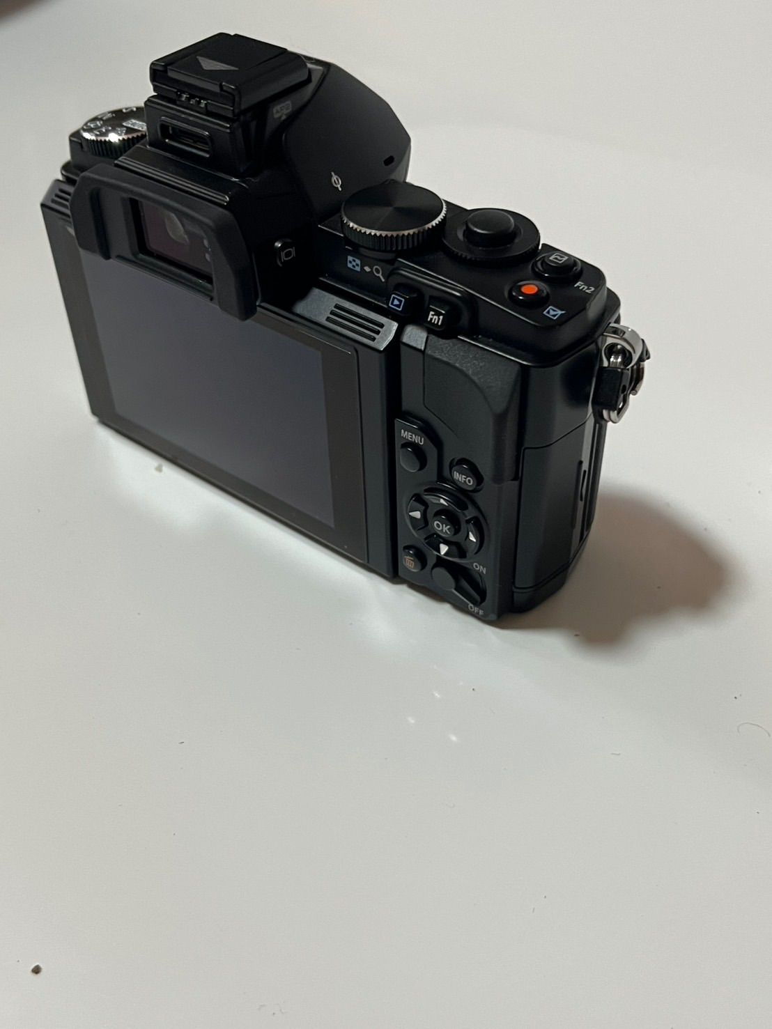 OLYMPUS OM-D E-M5 ボディ HLD-6付 - メルカリ