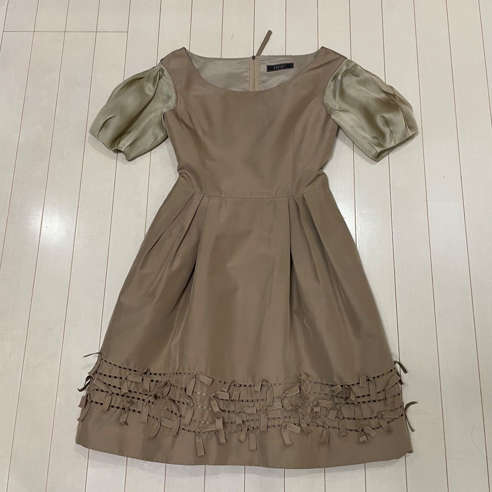 FOXEY フォクシー ワンピース 38 シルク袖 リボンデザイン ベージュ