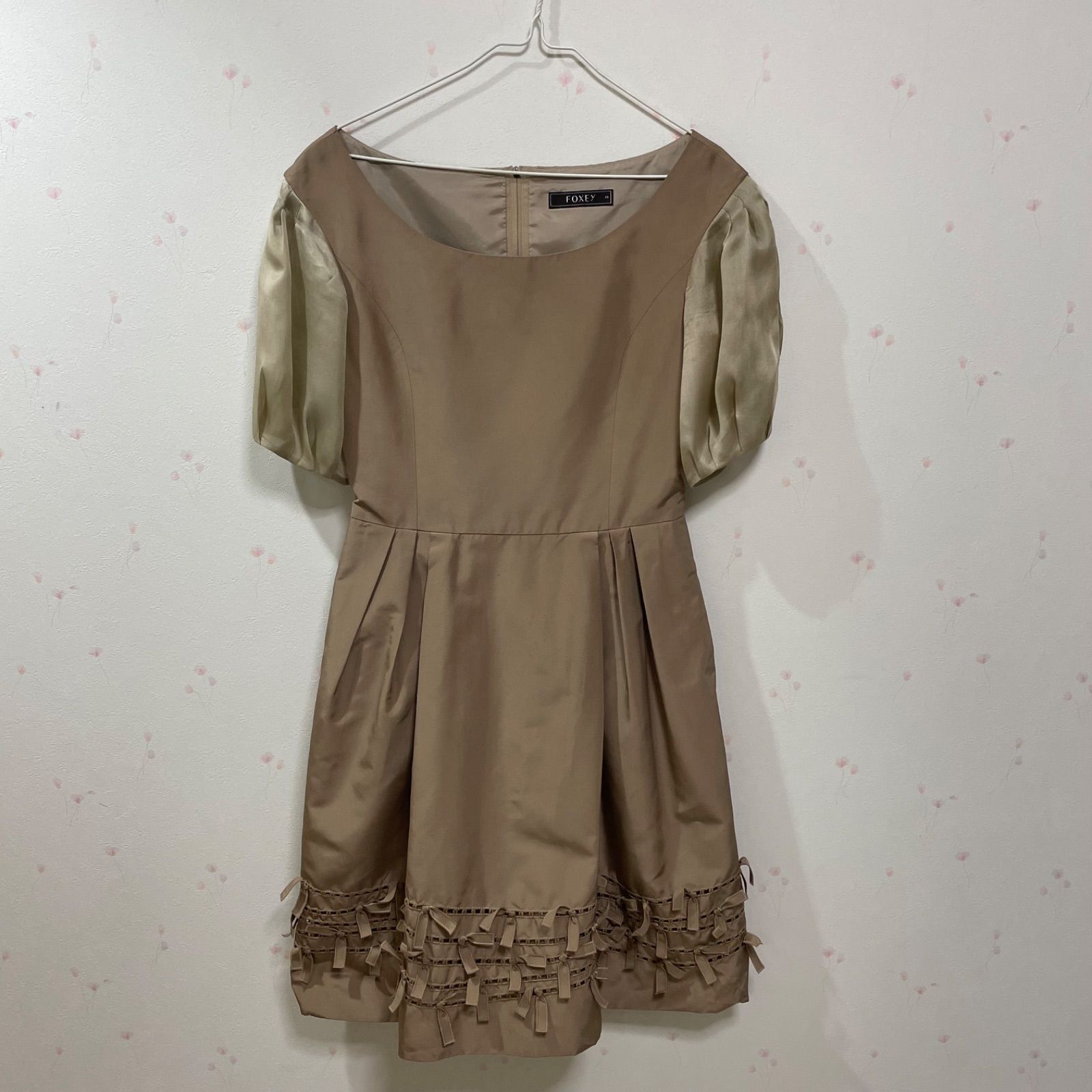 FOXEY フォクシー ワンピース 38 シルク袖 リボンデザイン ベージュ