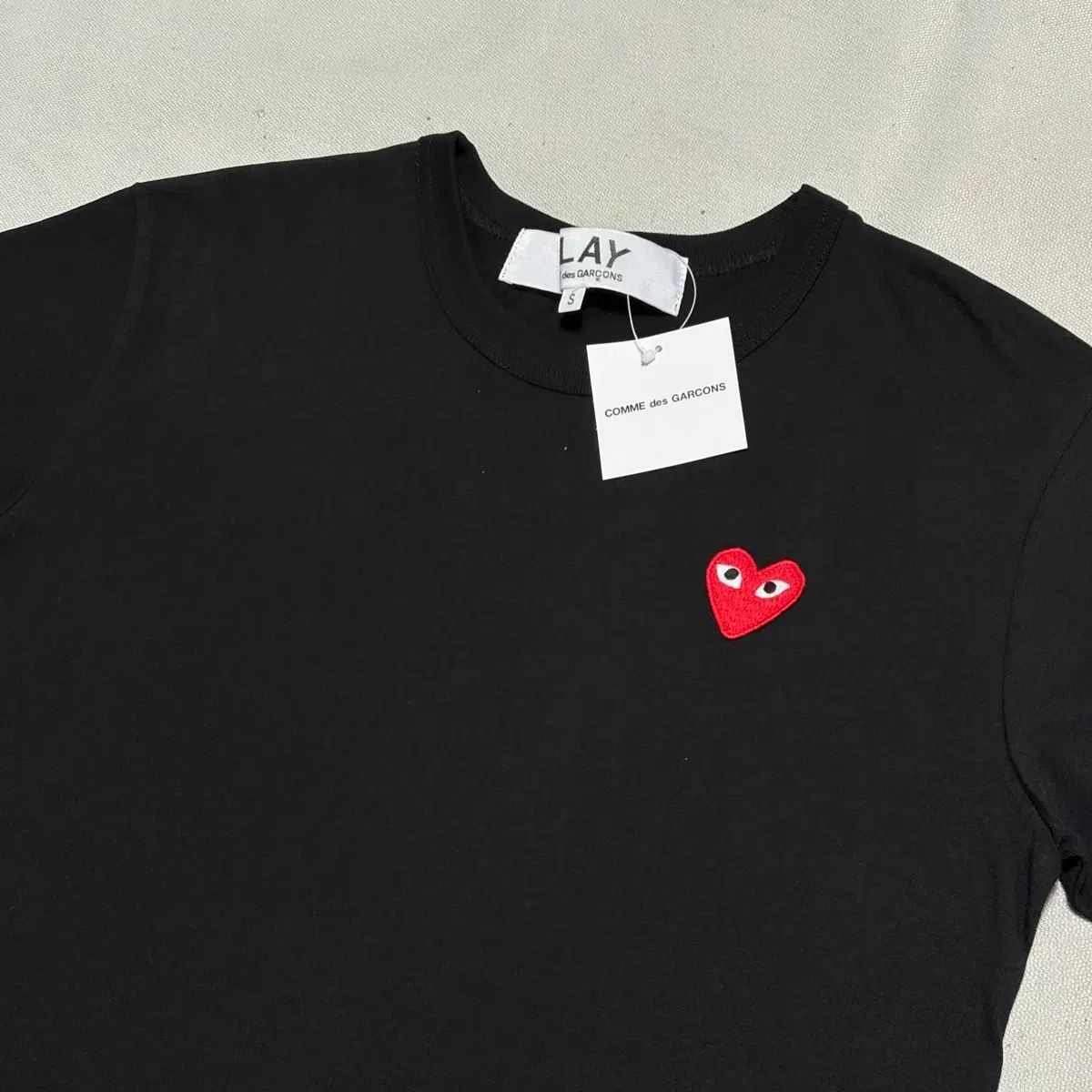 新品 コム・デ・ギャルソン レッド ハート ワッペン ブラック 半袖Tシャツ S