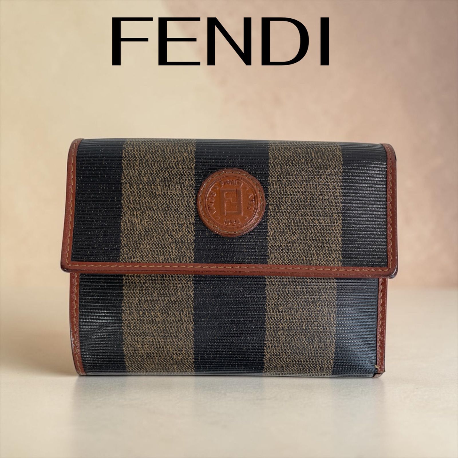 逸品】FENDI フェンディ ペカン柄 二つ折り財布 ブラウン ブラック 
