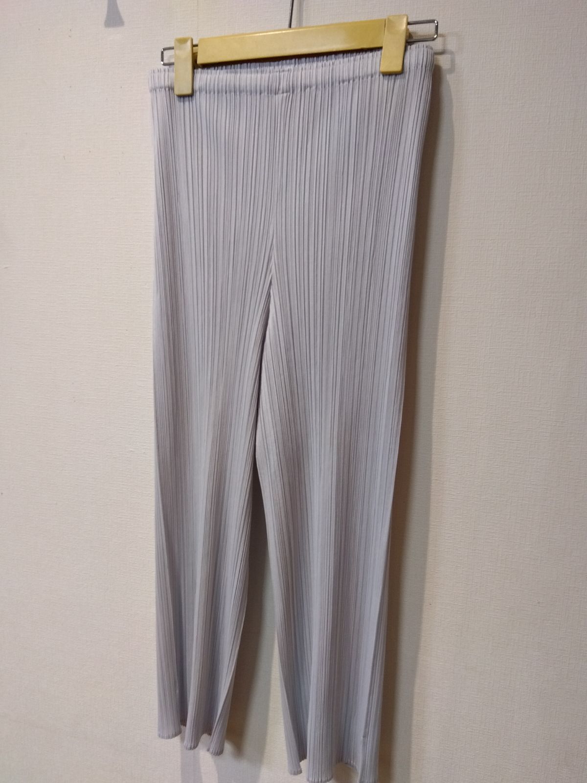 M20　PLEATS PLEASE　プリーツプリーズ　イッセイミヤケ　パンツ　グレー　ストレートパンツ　サイズ4