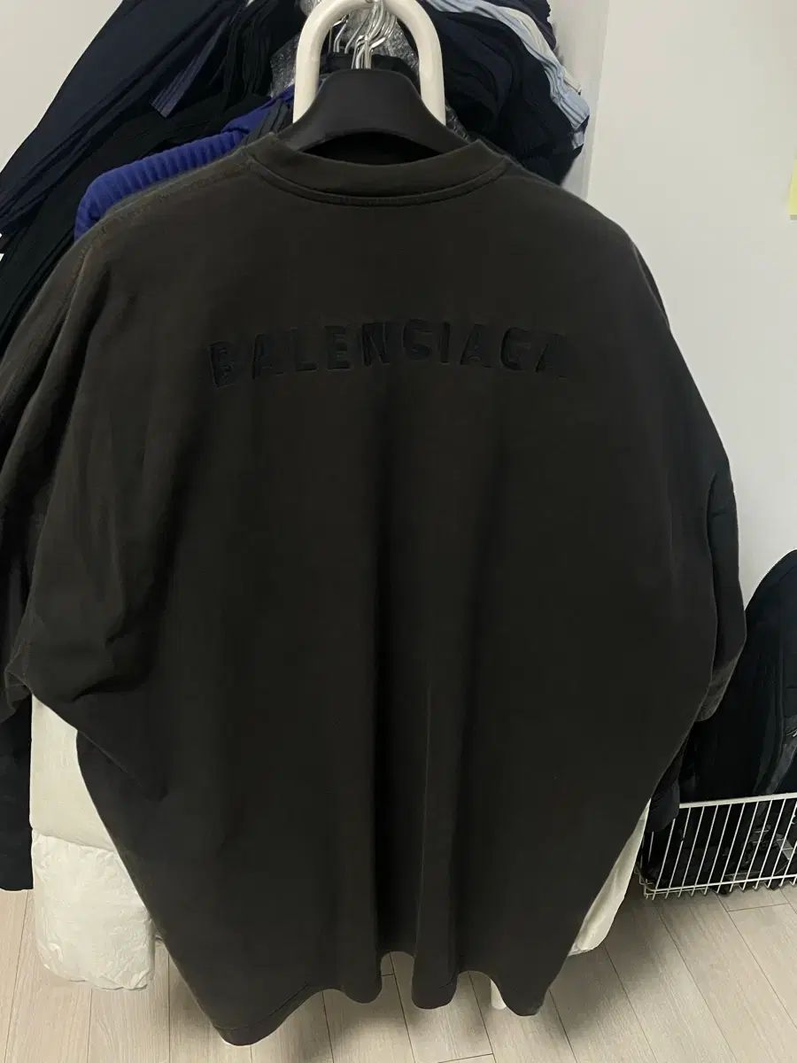 バレンシアガ バックロゴ 半袖Tシャツ ラージフィット xs (115)