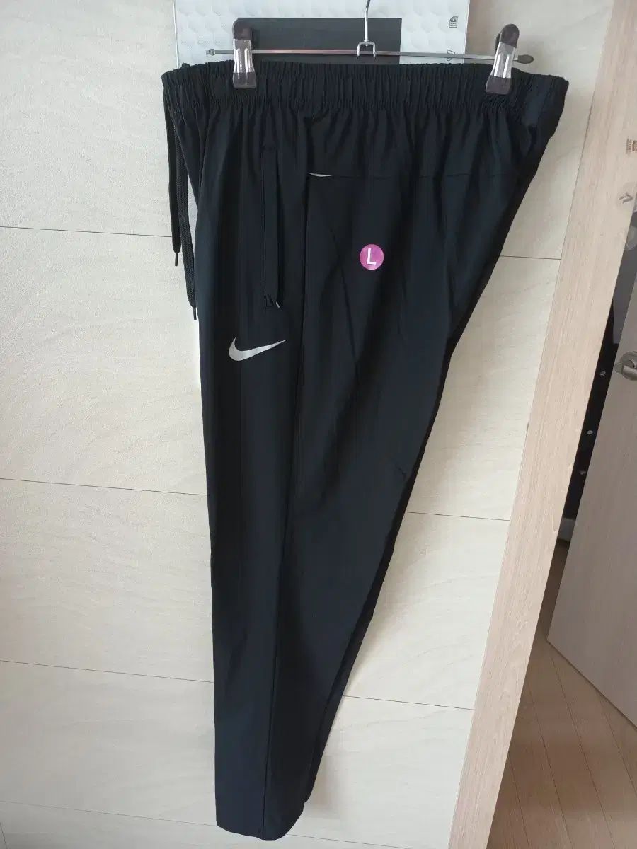 ナイキ 夏用 機能性 接触冷感 パンツ L 新品 ブラック