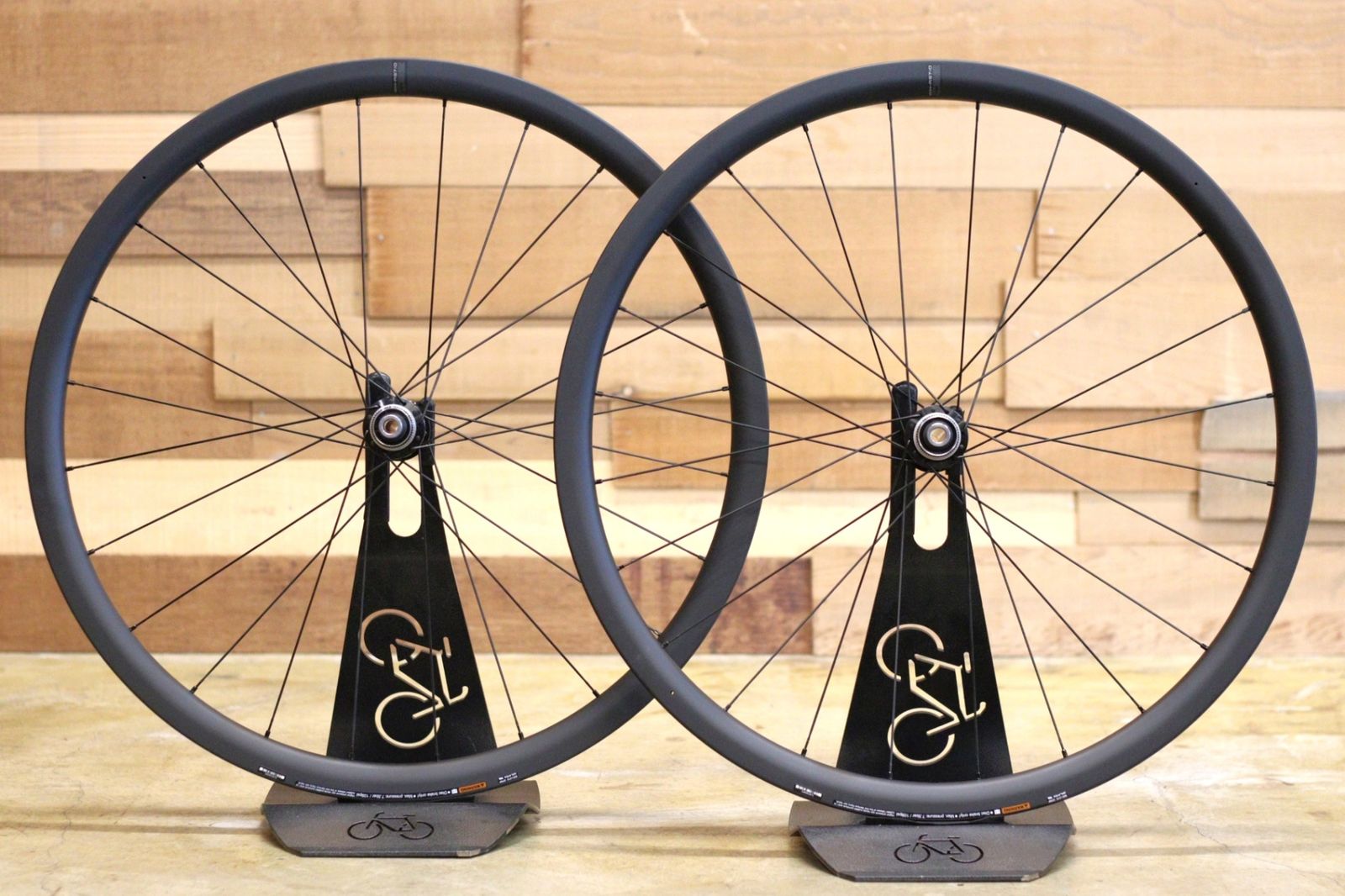 カーボンホイール チューブラー シマノ 11s 12s idx c24 シマノ SHIMANO 105 WH-RS710-C32-TL カーボン チューブレスレディ