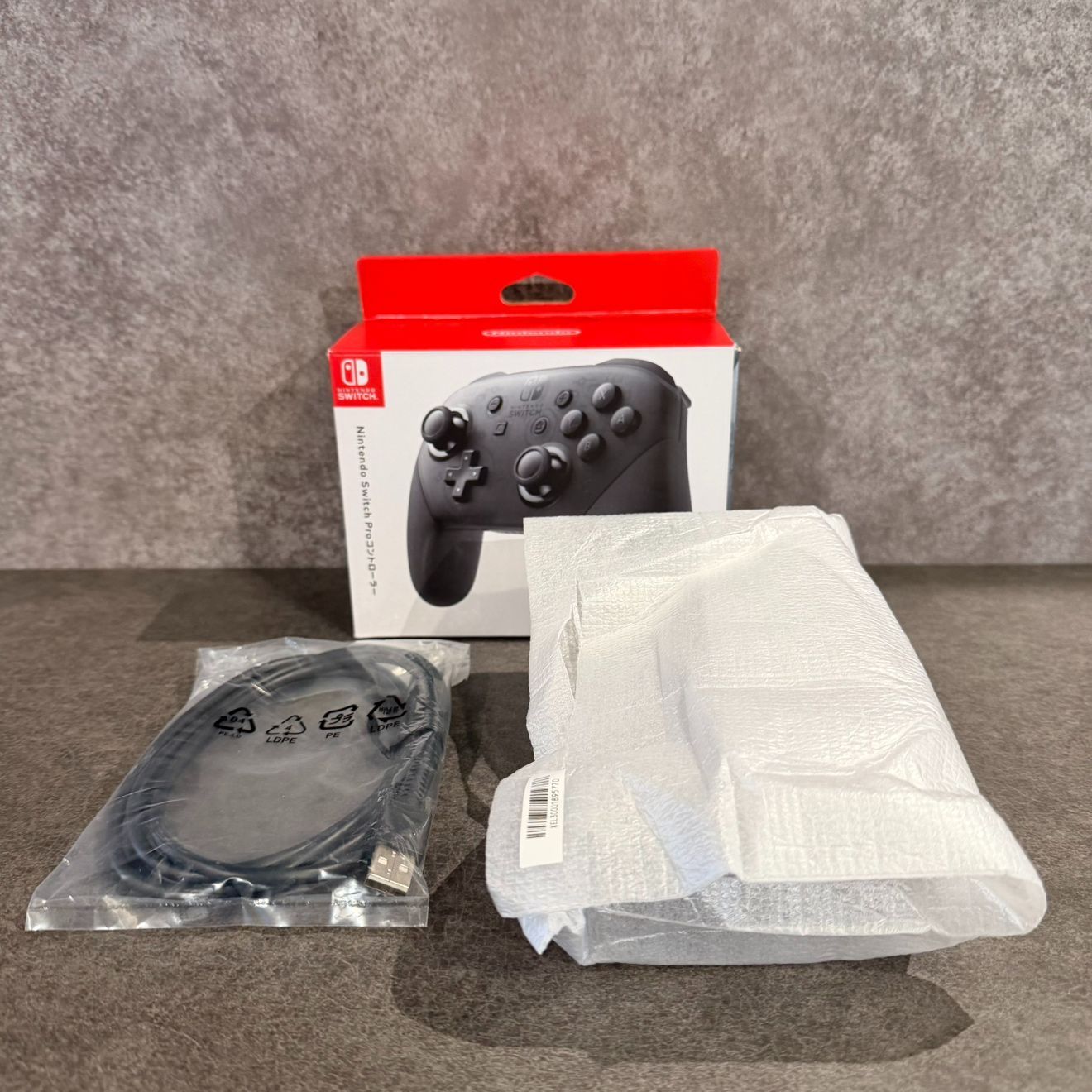 極美品】Nintendo Switch 純正 プロコントローラー 付属品完備 - メルカリ
