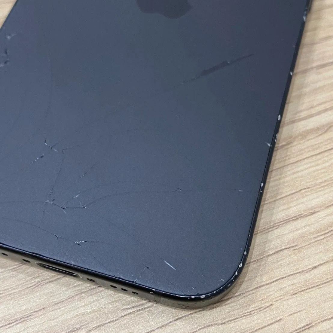 iPhone15 背面割れ 128GB SIMフリー - メルカリ