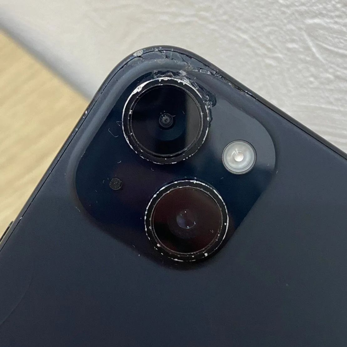 iPhone15 背面割れ 128GB SIMフリー - メルカリ