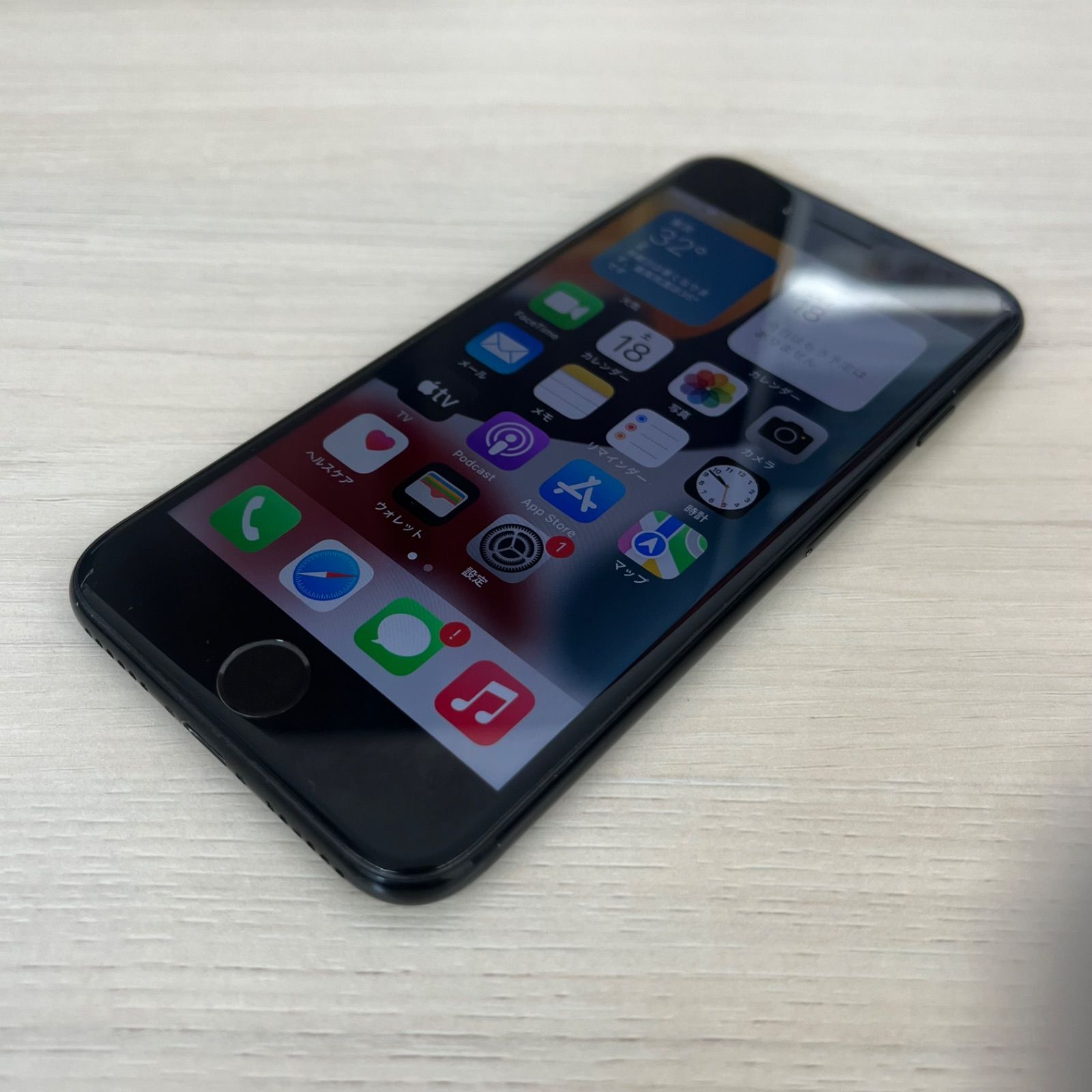 s8518）Apple iPhone 7 128GB ジェットブラック SIMフリー SIMロック