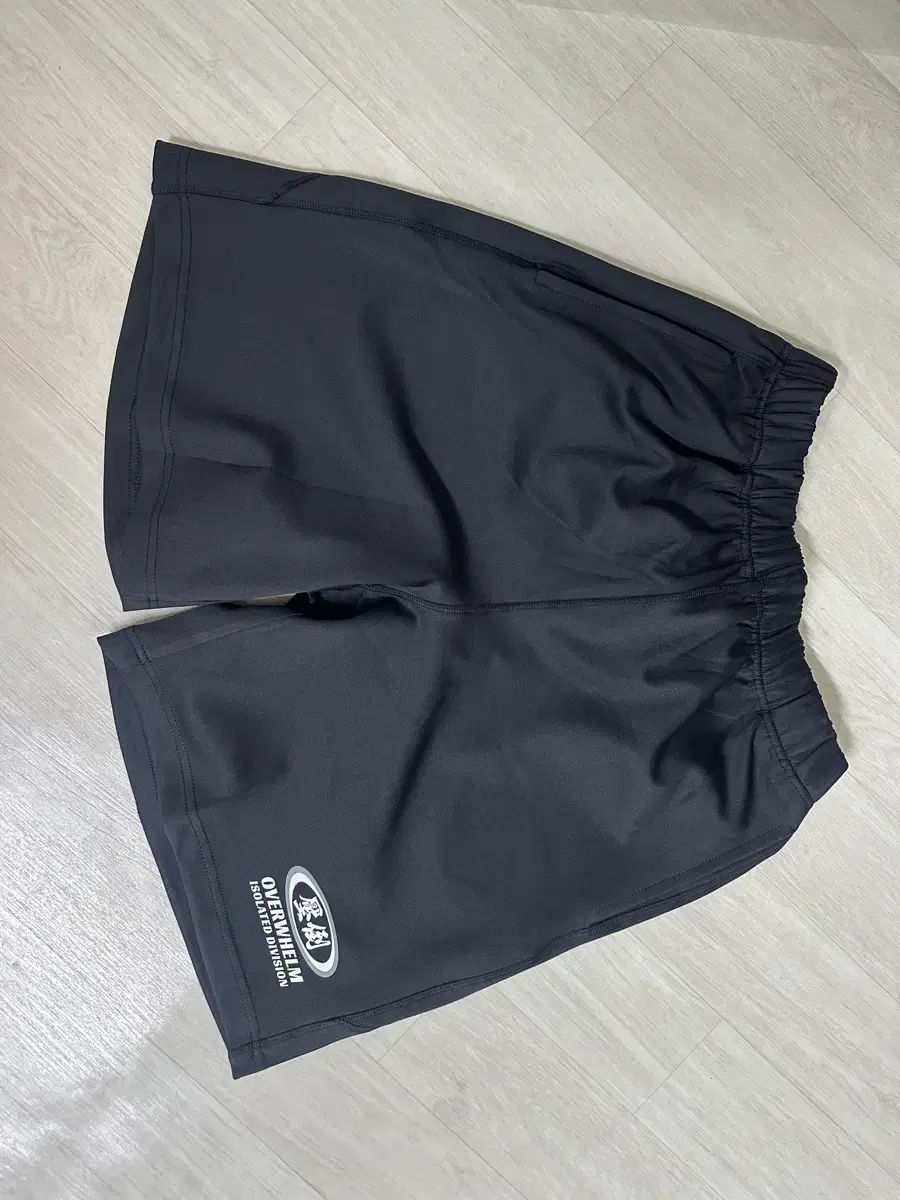 圧倒ハーフパンツ M -> L