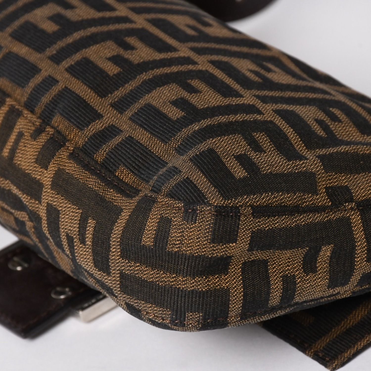 FENDI フェンディ マンマバケット ワンショルダーバッグ 26424