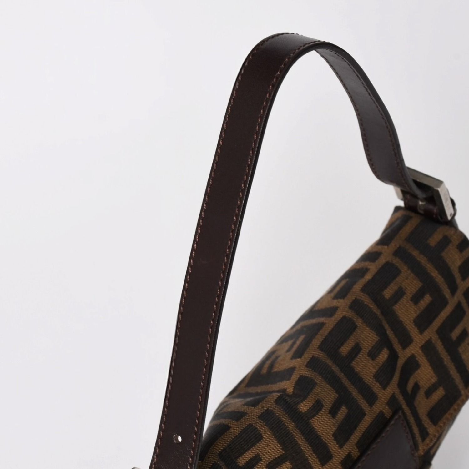 FENDI フェンディ マンマバケット ワンショルダーバッグ 26424