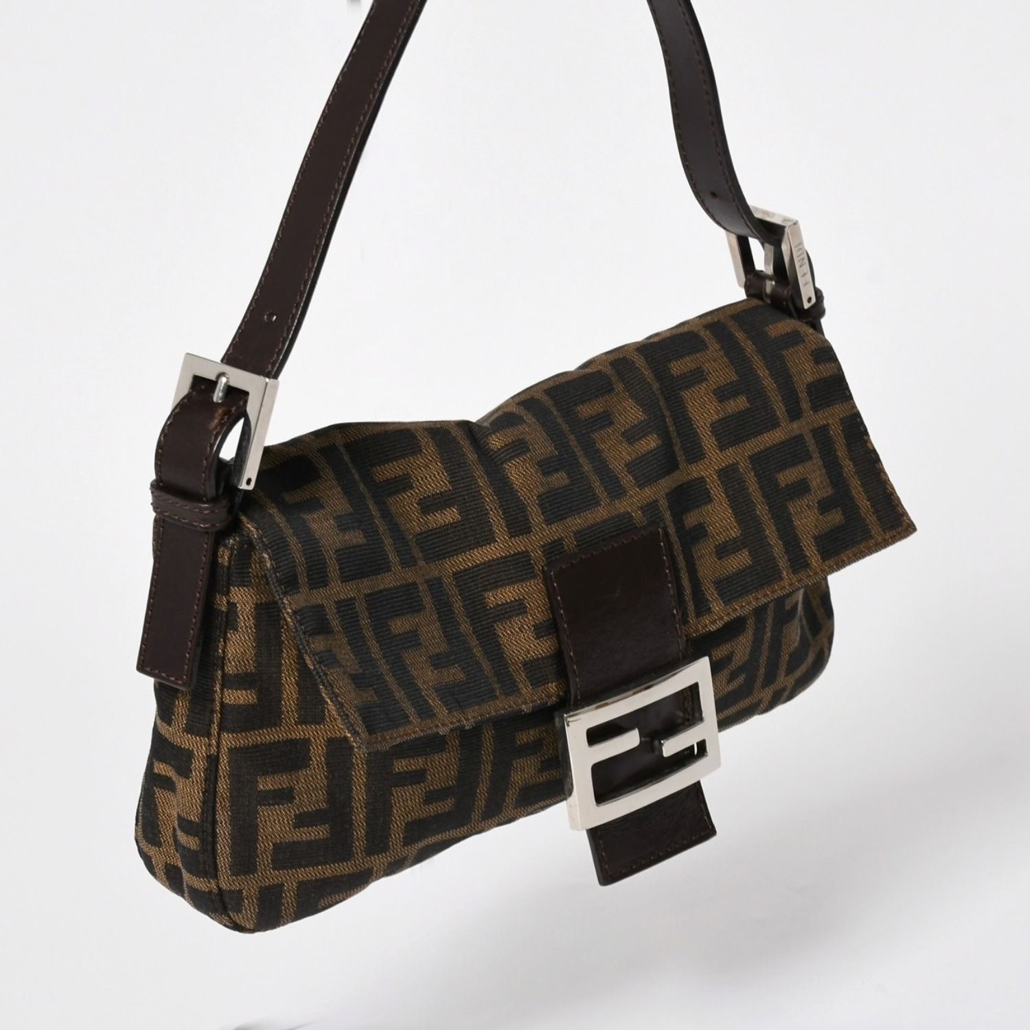 FENDI フェンディ マンマバケット ワンショルダーバッグ 26424