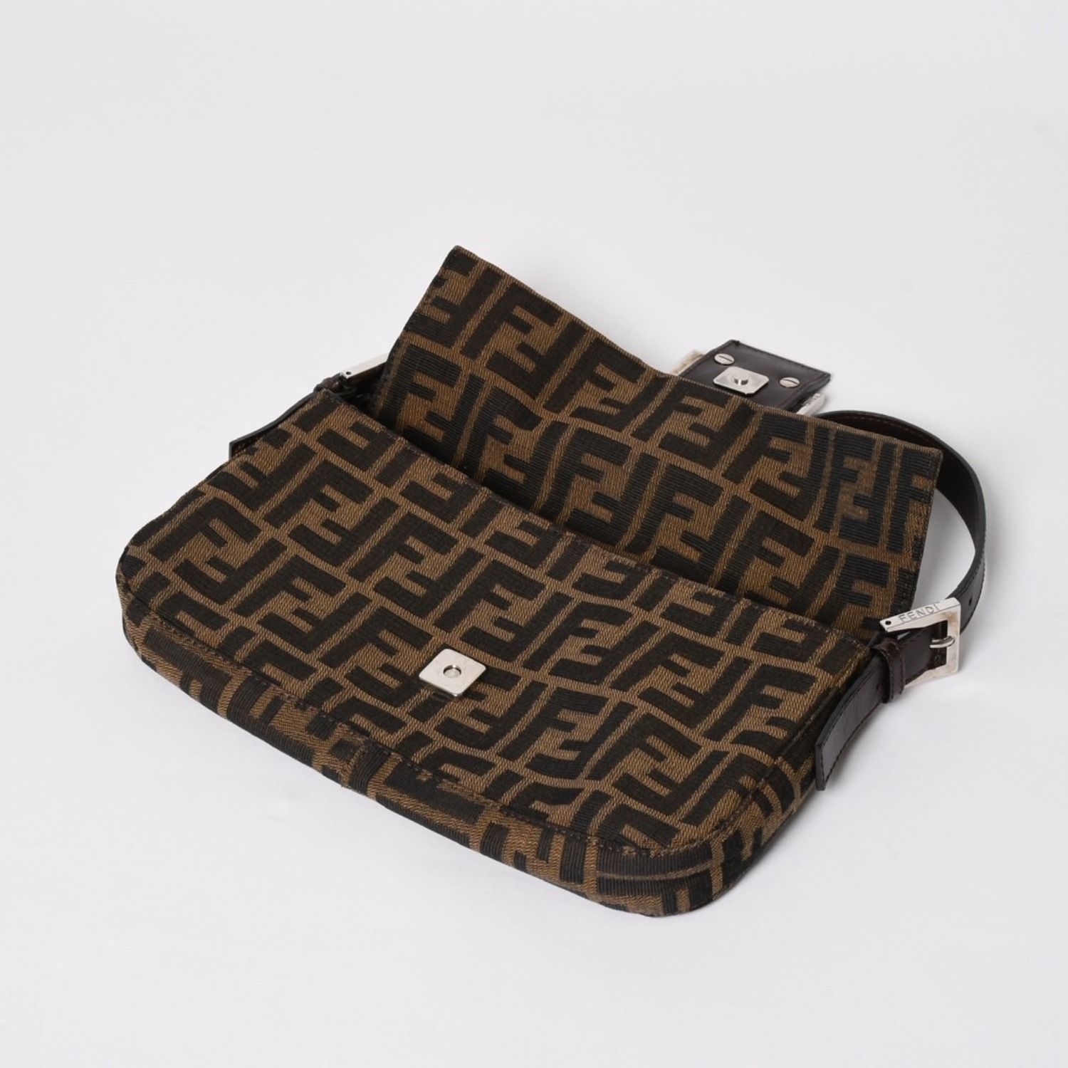 FENDI フェンディ マンマバケット ワンショルダーバッグ 26424
