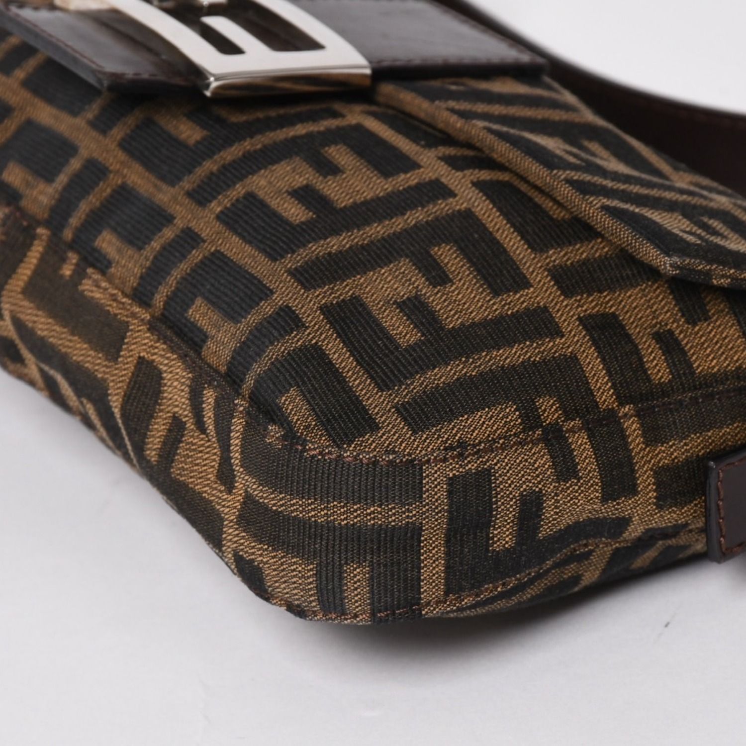 FENDI フェンディ マンマバケット ワンショルダーバッグ 26424