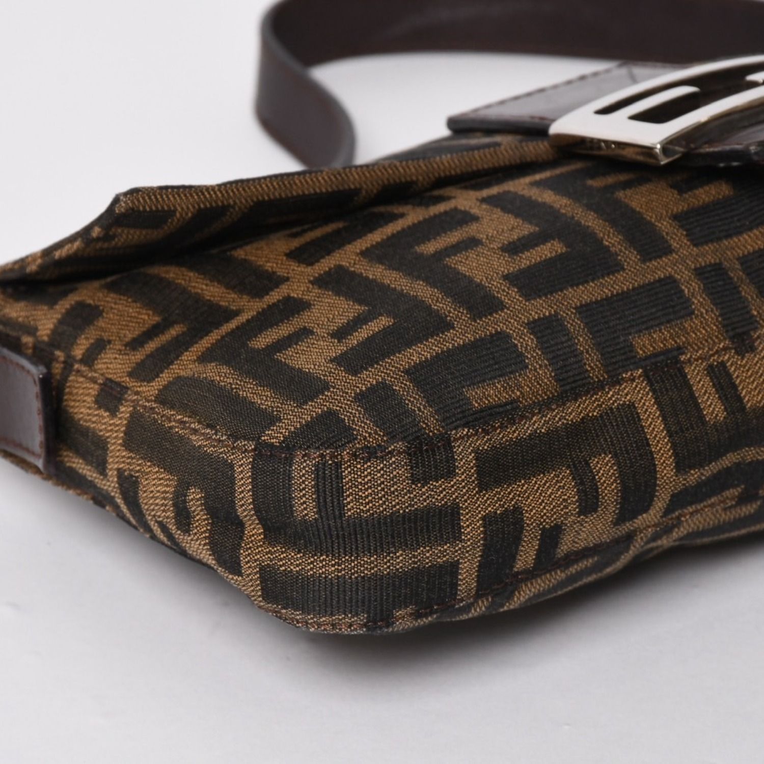 FENDI フェンディ マンマバケット ワンショルダーバッグ 26424