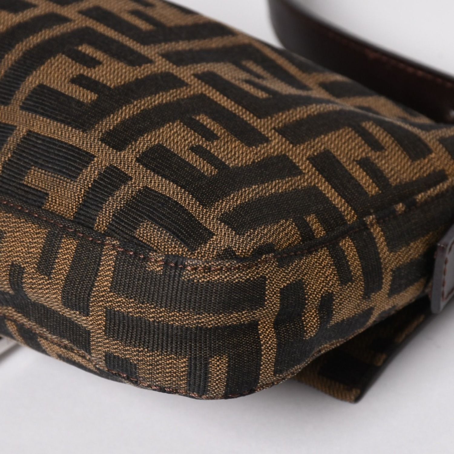 FENDI フェンディ マンマバケット ワンショルダーバッグ 26424
