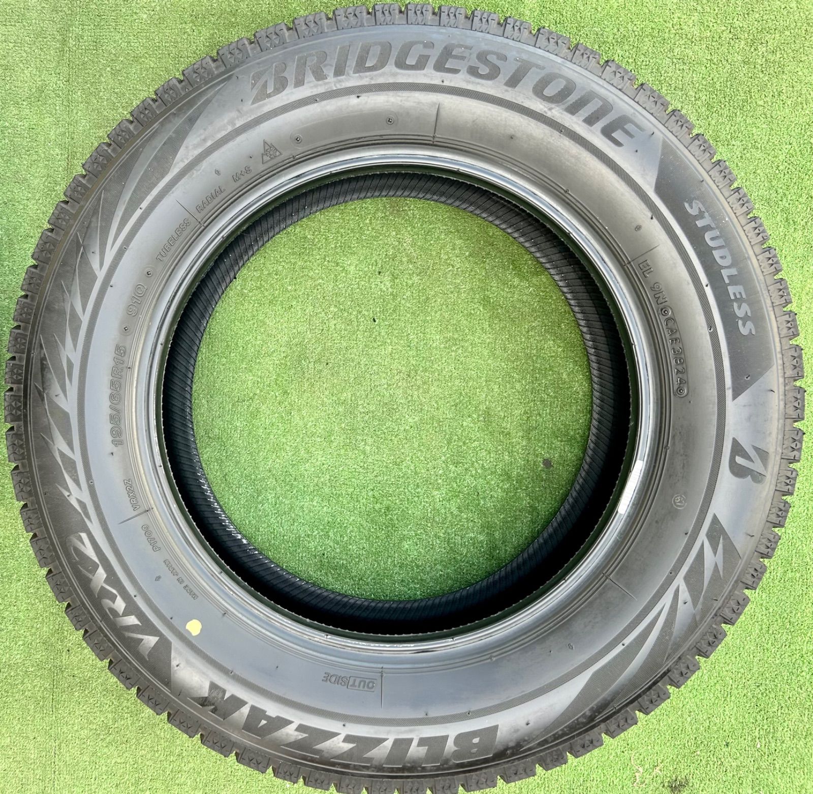 BRIDGESTONE（ブリヂストン） * 商品名：BLIZZAK VRX2 * タイヤサイズ 