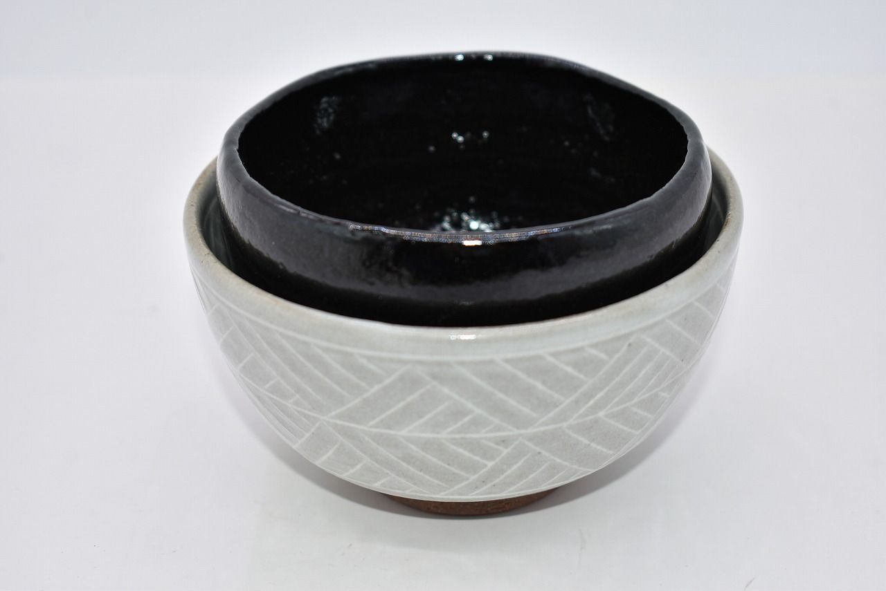 茶道具 茶箱 御所籠 色紙点 茶碗セット 黒楽茶碗 松楽 作・彫三島茶碗