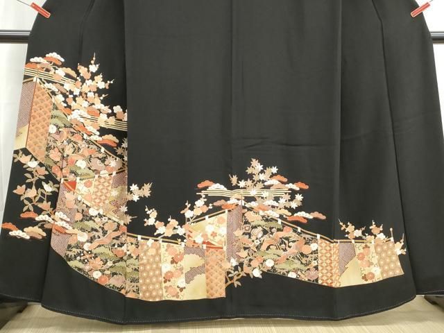 黒留袖　金駒刺繍　金彩　雪輪紋　鶴　宝尽くし　松竹梅　波　菊　着物　040k 黒留袖 金駒刺繍 金彩 雪輪紋 鶴 宝尽くし 松竹梅 波 菊 着物 040k 黒