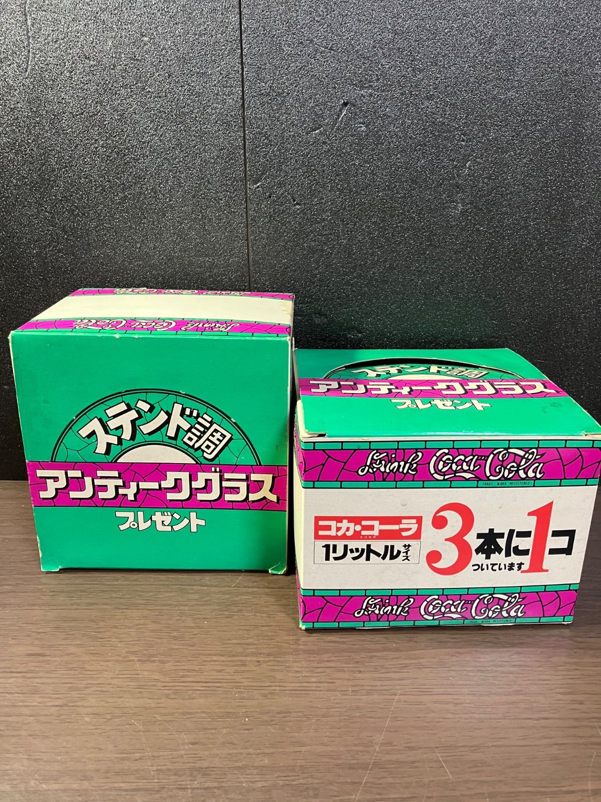 コカコーラ ステンド調アンティークグラスセット - メルカリ