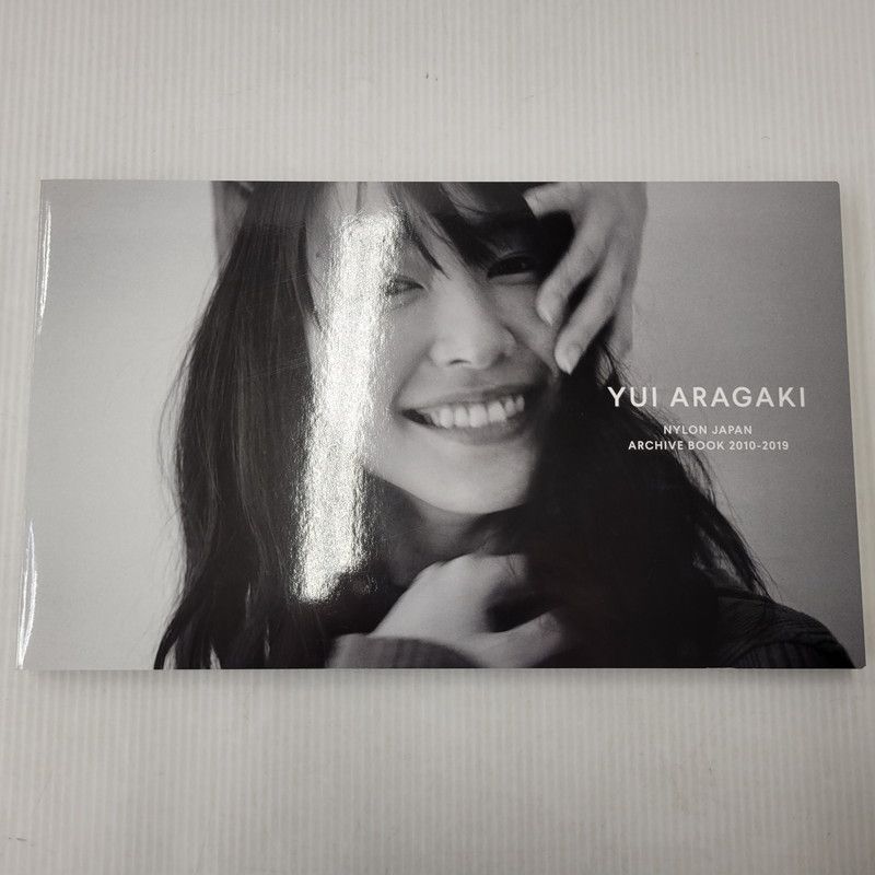 アート・デザイン・音楽 YUI ARAGAKI NYLON JAPAN ARCHIVE BOOK 中古品】 YUI ARAGAKI NYLON JAPAN ARCHIVE BOOK 2010-2019 【005