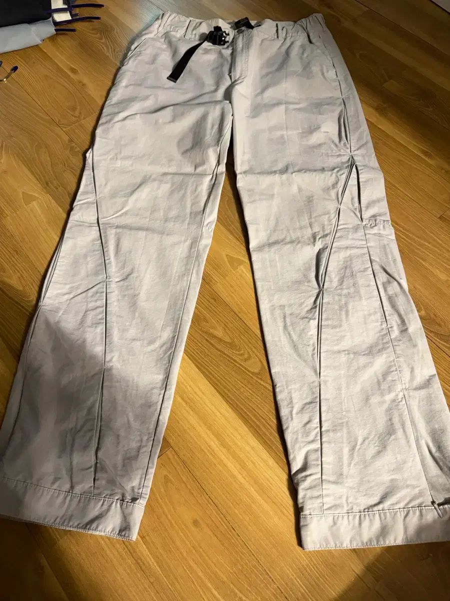 AOP(エイオプ) ズボン 出品