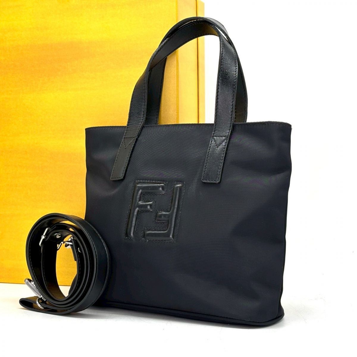 Fendi ハンドバッグ　ミニトート エンボスロゴが映えるシンプル美】 FENDI ハンドバッグ 2WAY ズッカ