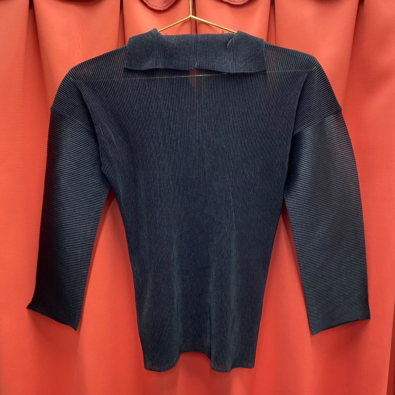MIYAKE ISSEY 黒のプリーツ長袖シャツ ISSEY MIYAKE イッセイミヤケ プリーツ ブラック 長袖 ブラウス シャツ